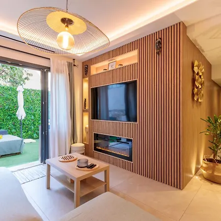 Cannes, 3 Bedrooms, Sleeps 6, Garden, 2 Bathrooms *